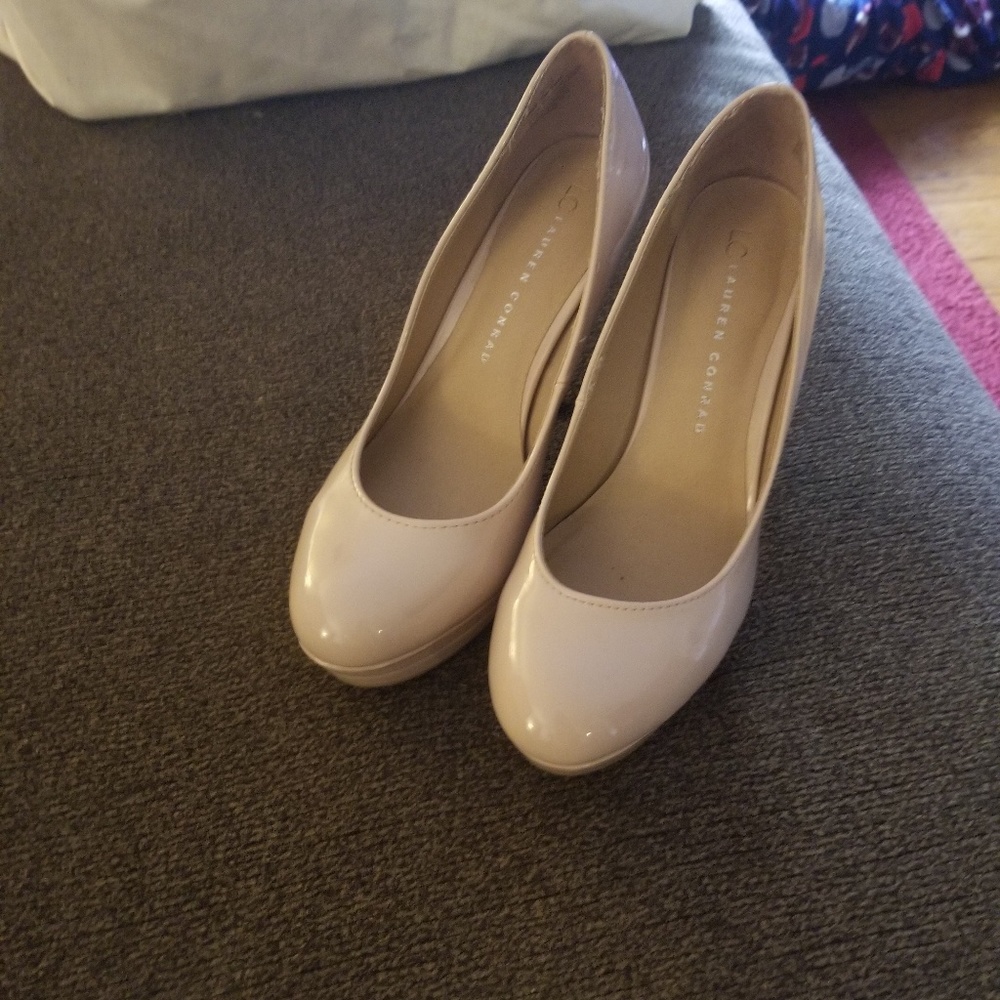 Nude Pumps